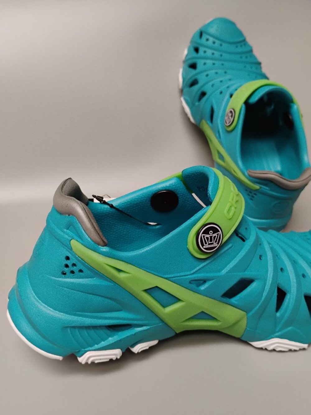 CROSSKIX 2.0 ATLANTIC WATER SHOES/ CLOGS...SIZE 3 (UNISEX)....NEW W/ TAGS!!!